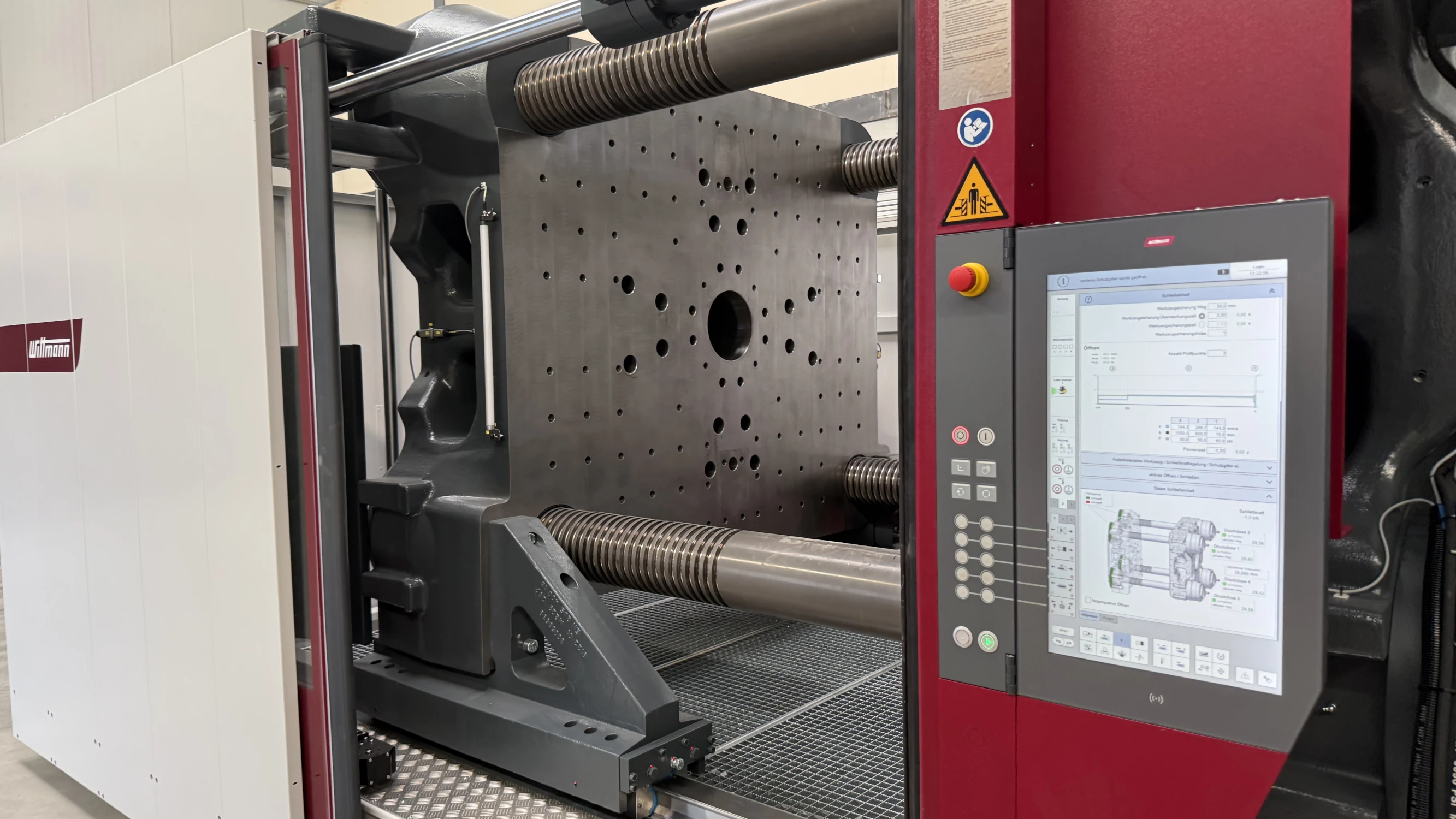 Machine with 11.000 kN Clamping force